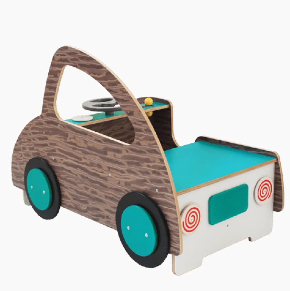 Leikkiauto aktiviteeteillä - Pieni