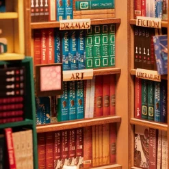 Minimaailma kirjahyllyyn – Bookstore