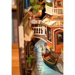 Minimaailma kirjahyllyyn - Romantic Venice