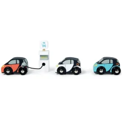 Sähköautot ja latauspiste, 3 kpl