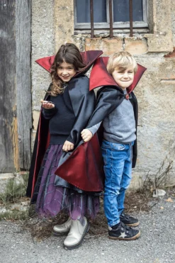 Vampyyrin viitta, korkea kaulus, koko 4-6 v.